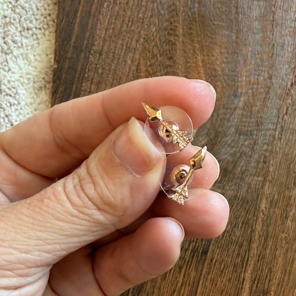 Kendra Scott rose gold  Arrow Stud Earrings - Women's Jewelry